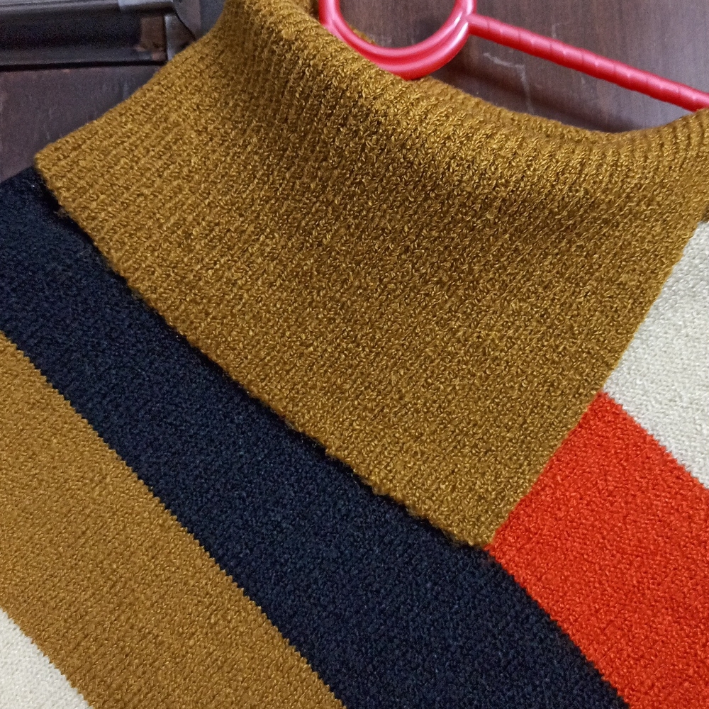 Poncho - Picture 3 of 3